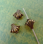 Antique Brass Fluted Scallop Beads (20)